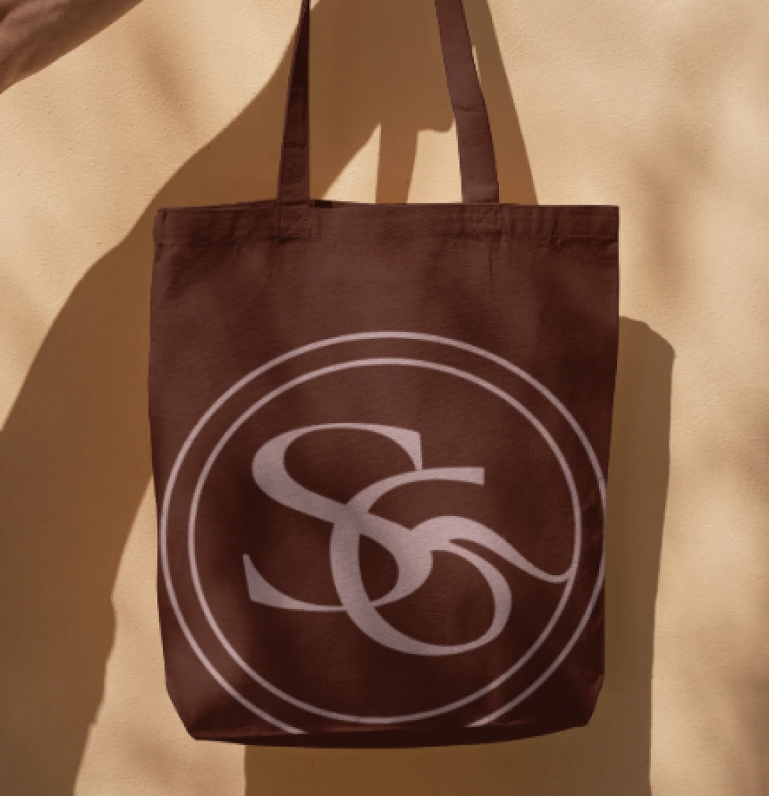 Siempre Golden tote bag with circular logo